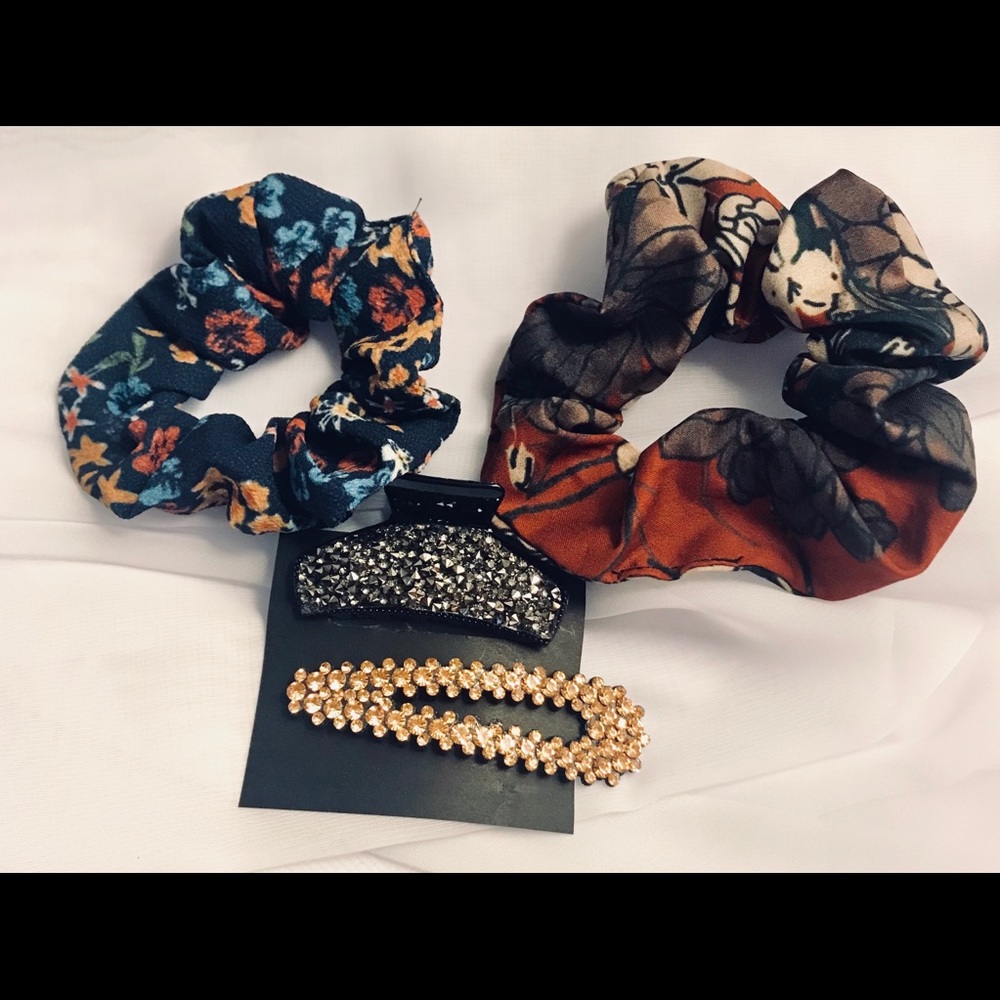✨NEW✨ Hair Scrunchies Hair Clips Floral Print